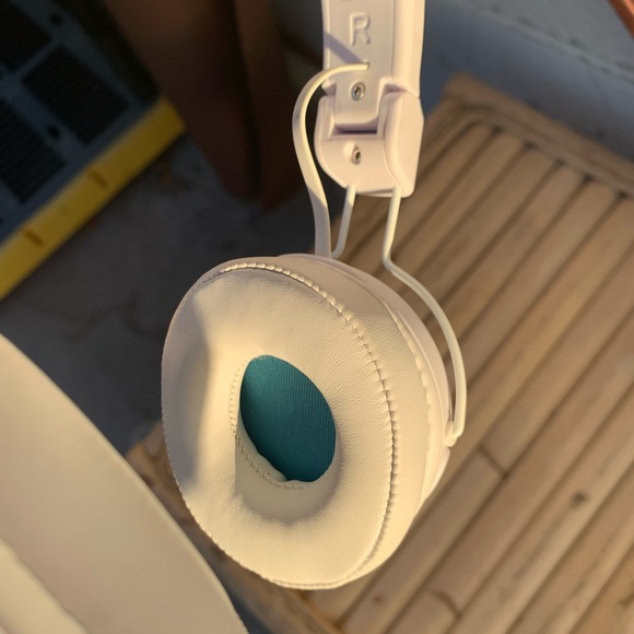 JLab Bluetooth Heaphones - Picture 6 of 9